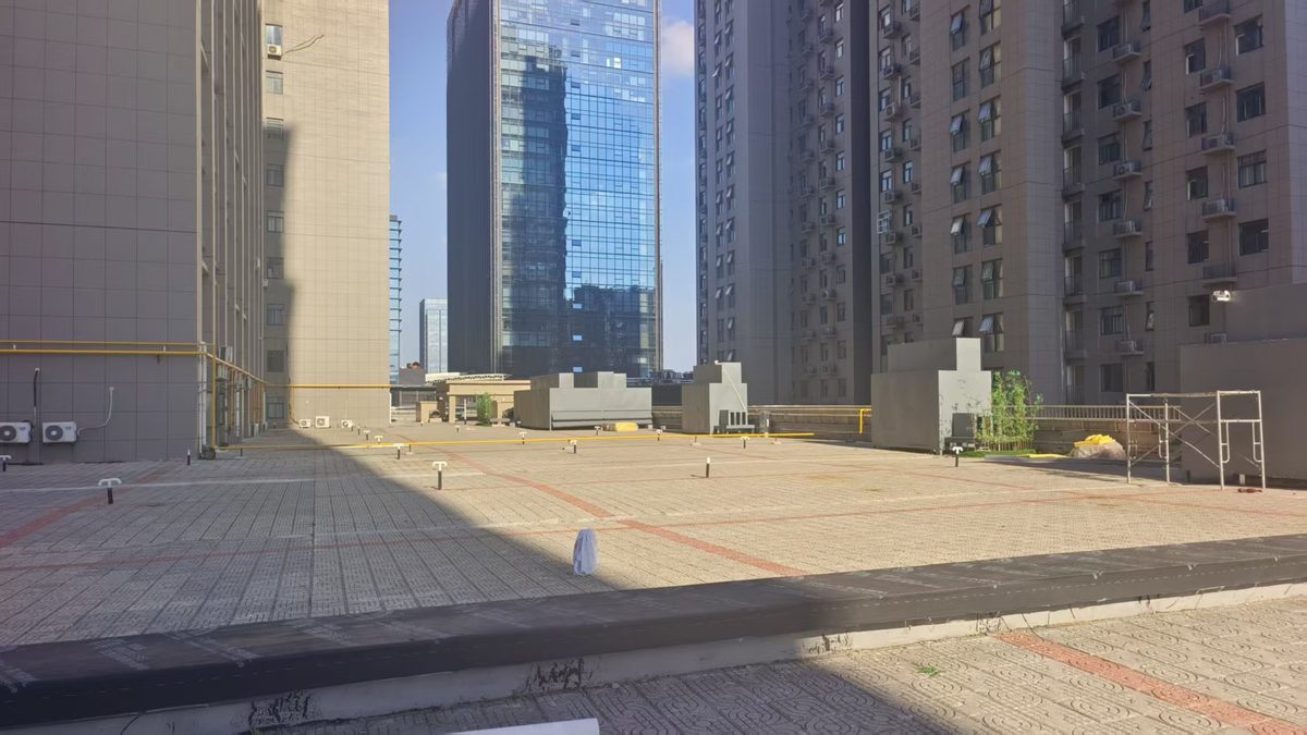 楼顶通风机组降噪现场